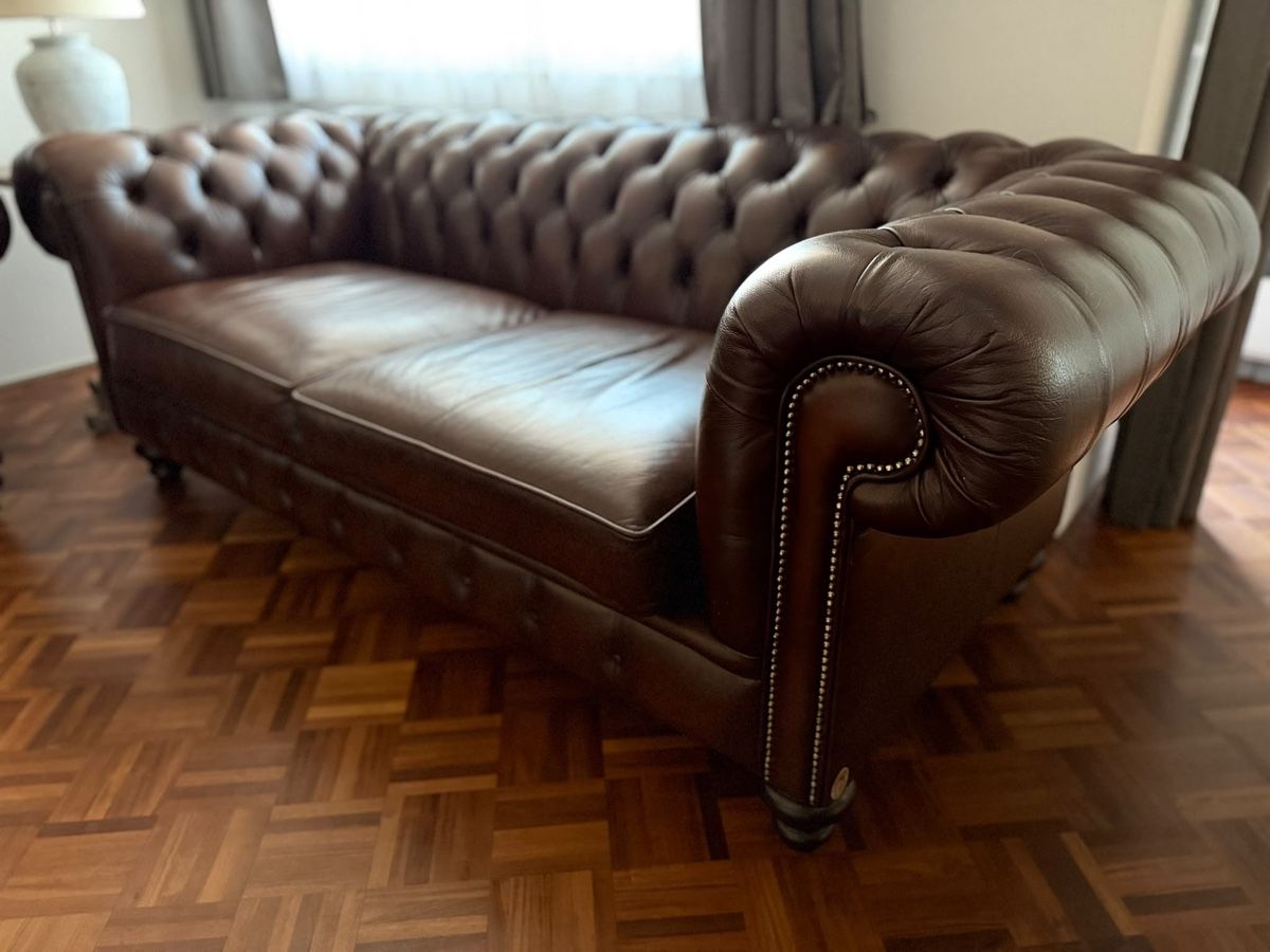 Chesterfield Sofas: Chesterfield Original 3-er Sofa – Neuf (Voir description) à Wangen SZ par Knivi 1