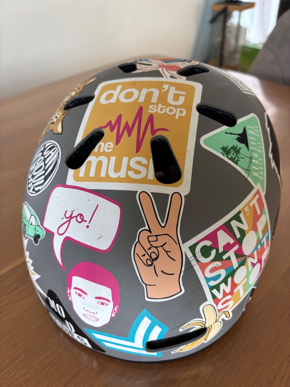 Caschi: Micro Scooter/Skateboard Sticker Helm mit LED Licht – Usato da Thalwil venduto da Swisshoneys 5