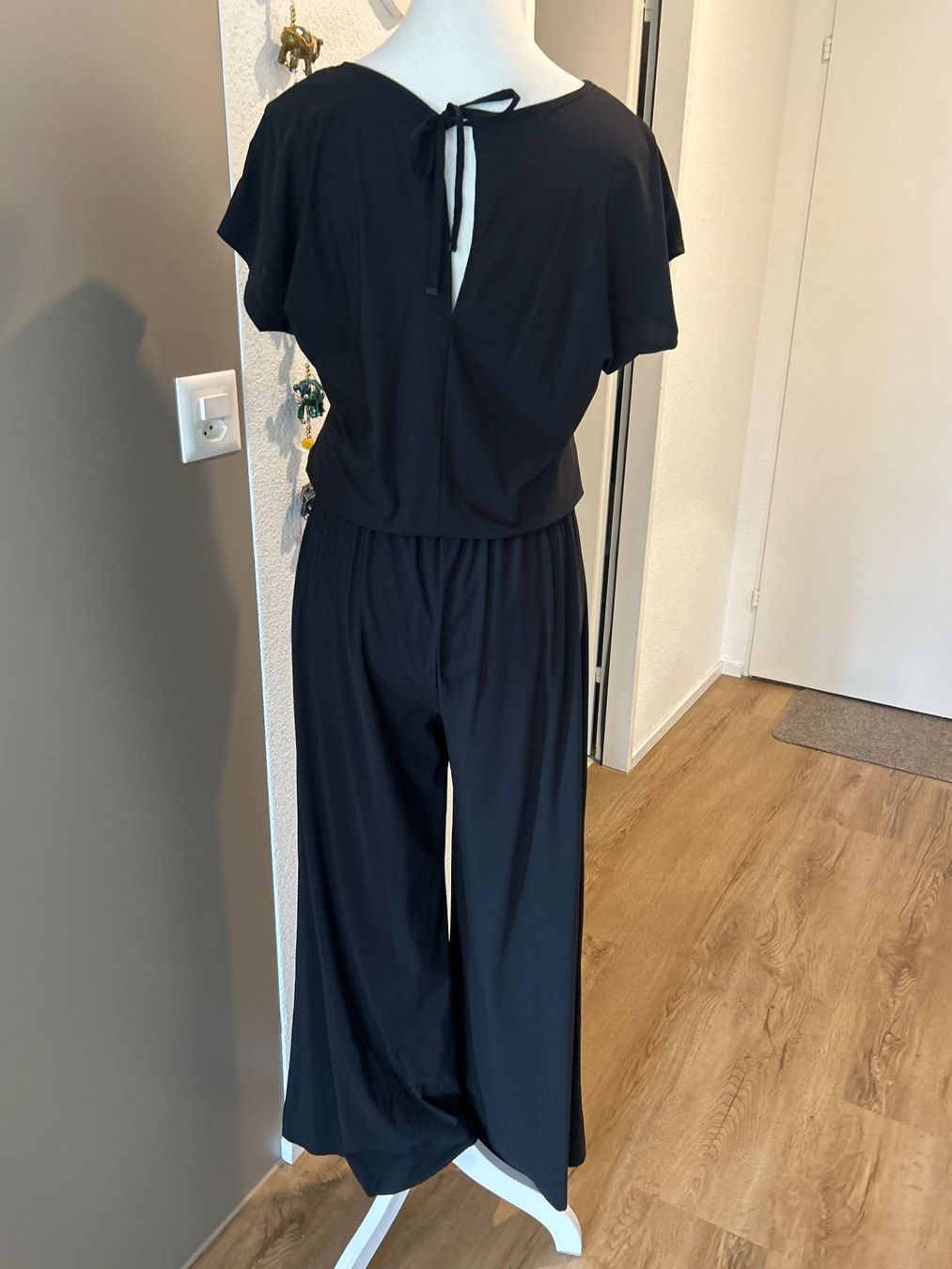 Raffaello Rossi Tute: Jumpsuit  schwarz von Raffaello Rossi – Usato da Brunnen venduto da Nala2929 4