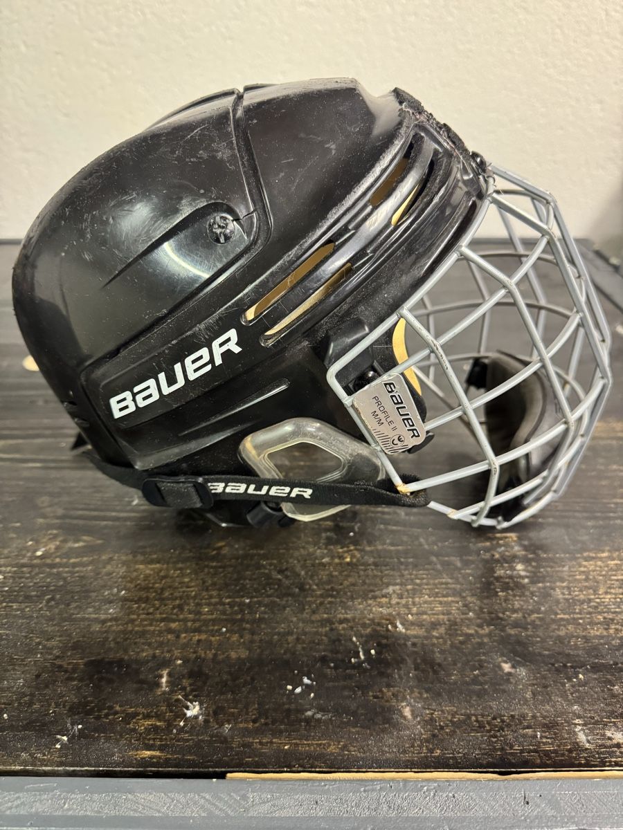 Bauer Caschi: Bauer Hockey Helm schwarz mit Gitter, Grösse M – Usato da Langenthal venduto da Ginli28 2