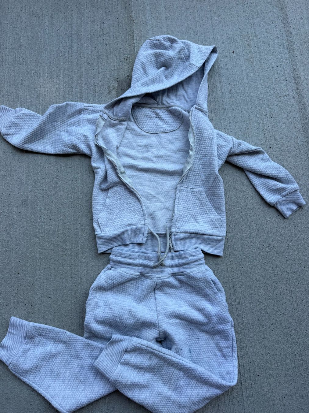Anzüge: Kinder Jogginganzug grau – Gebraucht aus Riehen von ann_76jw