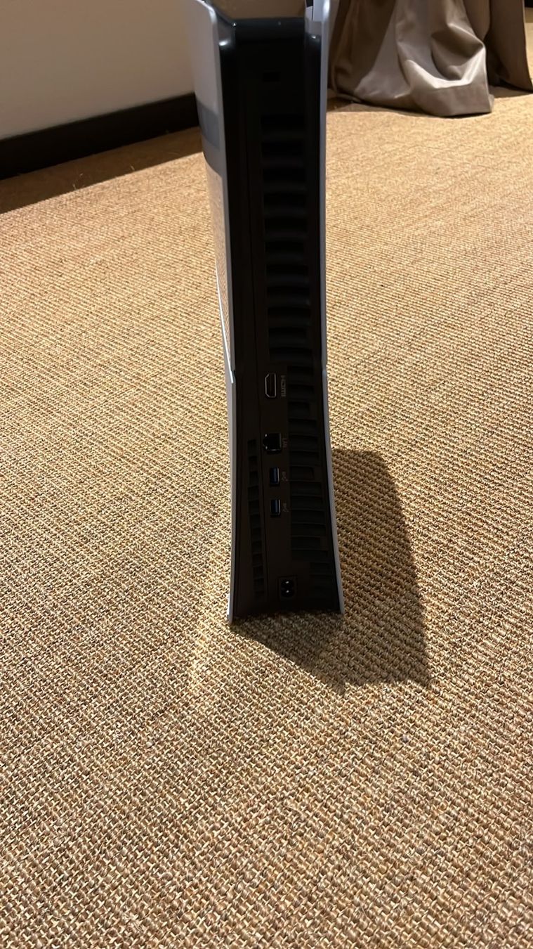 Sony Consoles: PlayStation 5 Konsole mit 2x Controller & Netzteil neuwertig – D'occasion à Berneck par Diewodaso 1