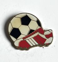 Pin Fussball Schuh Ball
