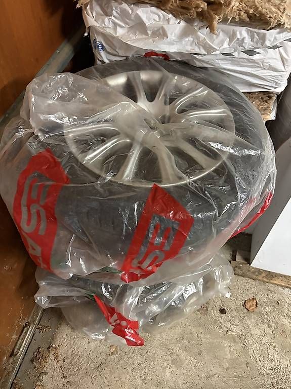 Jaguar Pneus & Roues: Roues Jaguar 16" Xtype/ Xj – D'occasion à Genolier par rom_6wjq 1