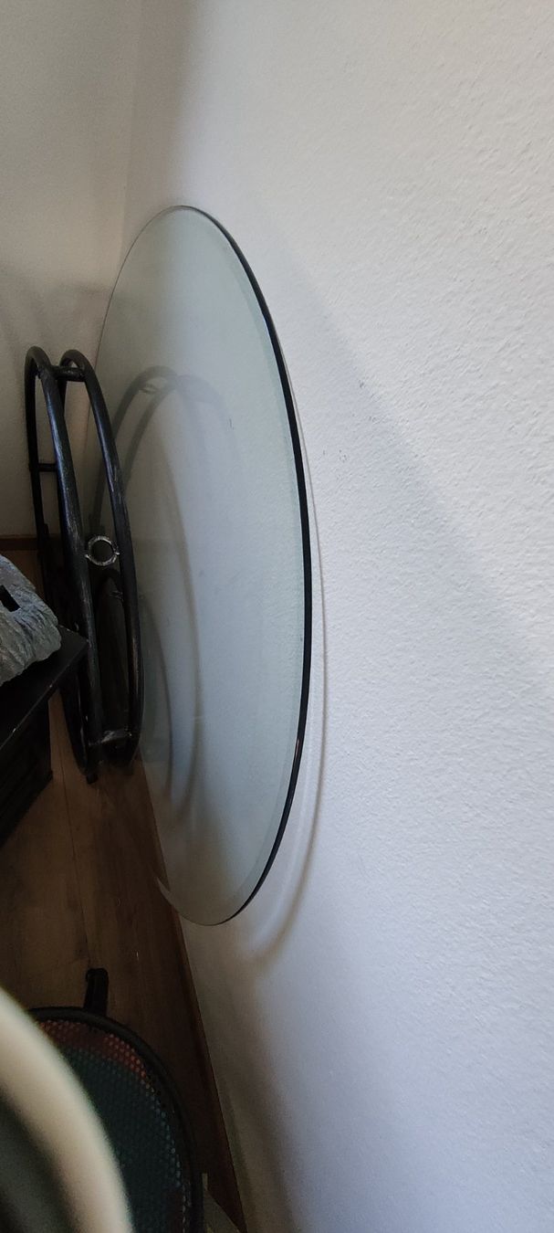 Tavoli: Metalltisch mit Glasplatte und 4 Stühlen – Usato da Oberkulm venduto da Karatewicky000 6
