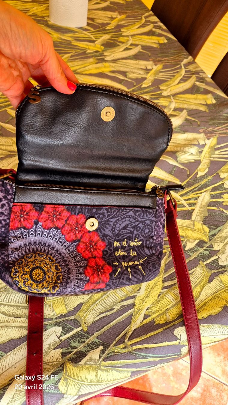 Autres vêtements & accessoires: Desigual. Sac bandoulière – D'occasion à Reconvilier par something4you 1
