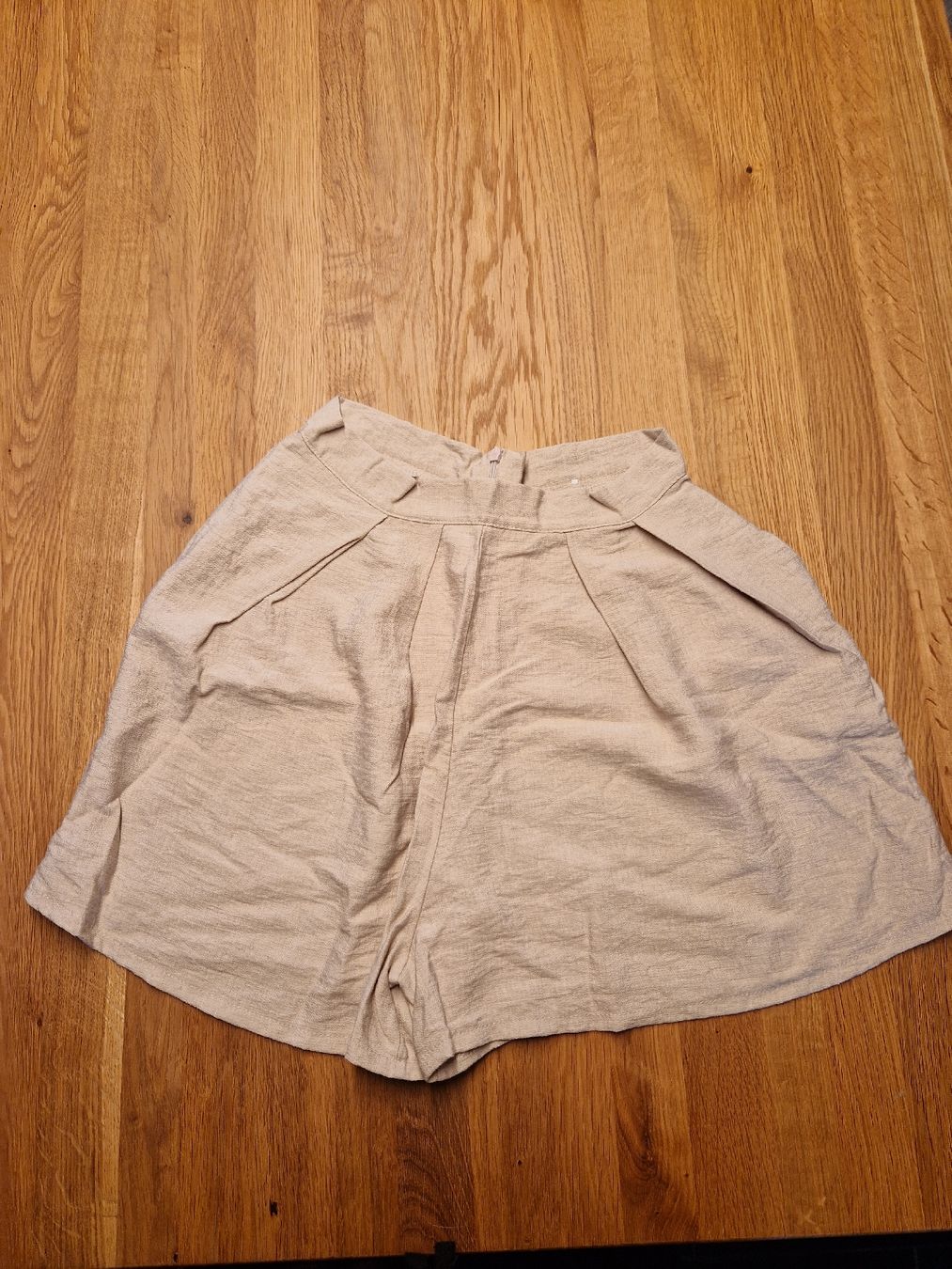 Hosen: Kurze Stoffhose beige Gr. XS – Neu (gemäss Beschreibung) aus Frauenkappelen von sarahgygax_