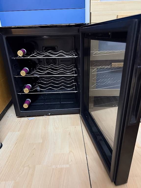 Frigoriferi: Fust Novamatic Vinocave 10 Weinkühlschrank  – Usato da Birr venduto da JoschiAG 1