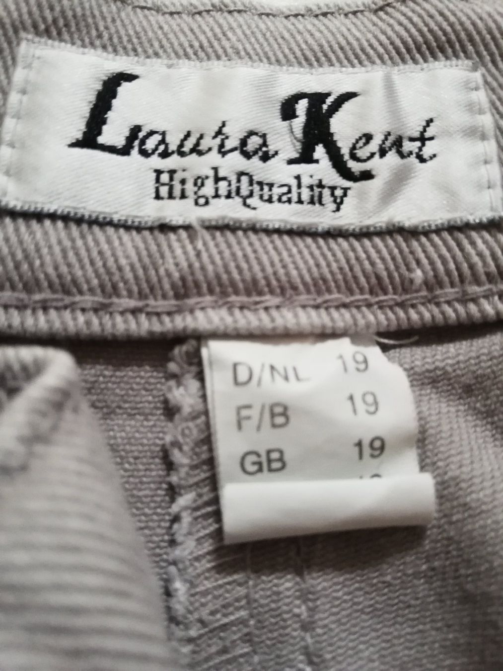 Jeans: Damen Hose/Jeans Kurzgrösse 19 hellgrau – Usato da Starrkirch-Wil venduto da LucyDog 2