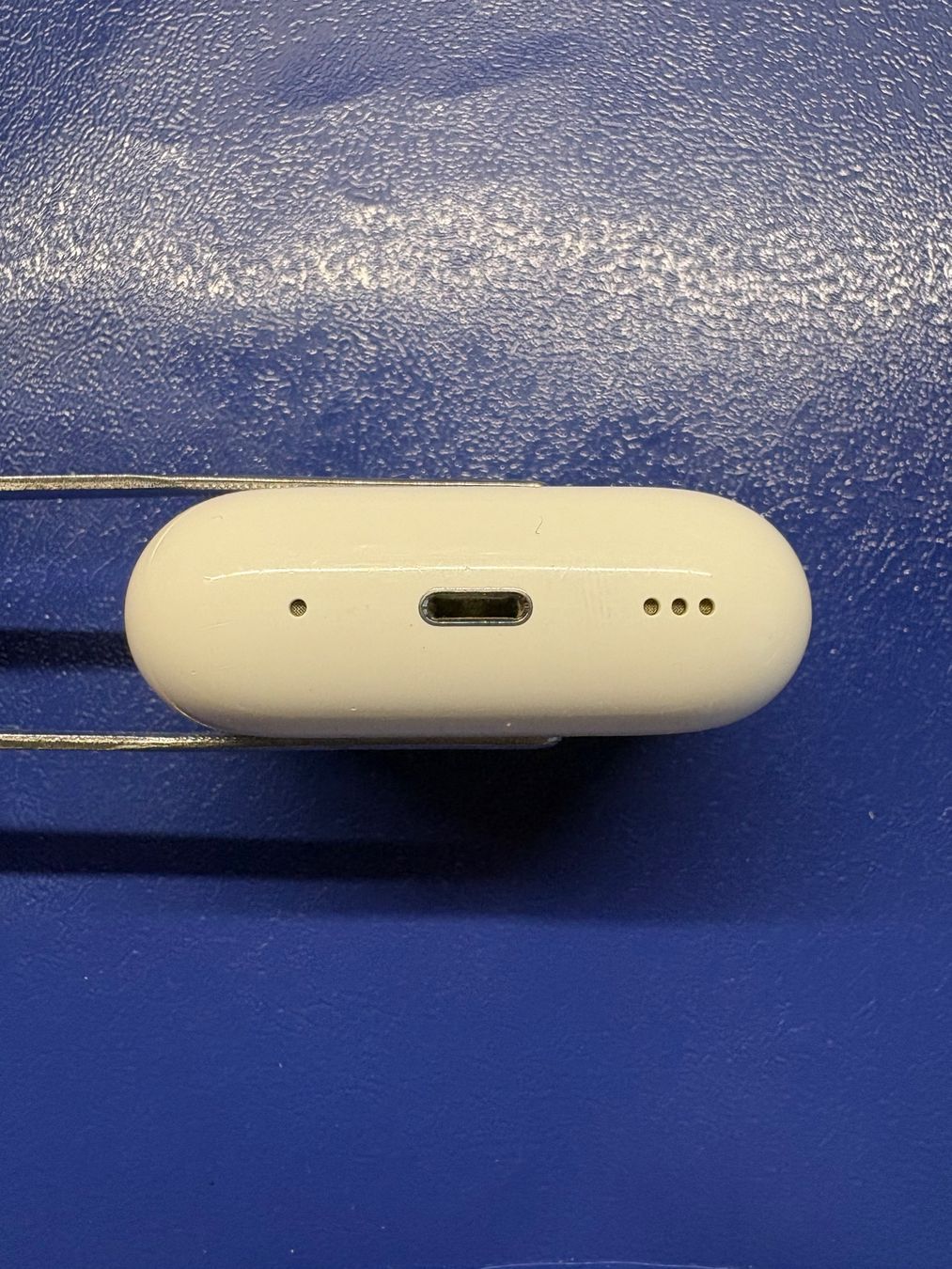 Apple Caricabatterie: Apple AirPods Pro 2 charging case (A2700). – Usato da Lausanne venduto da sil_2dxk 4