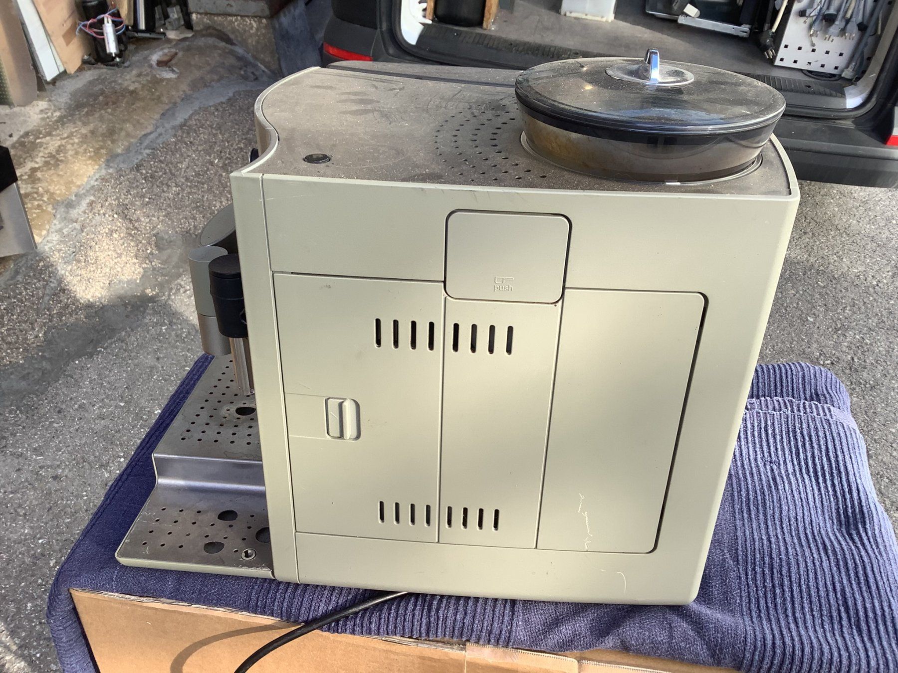 Bosch Macchine per caffè & Macchine per espresso: KAFFEMASCHINE VOLLAUTOMAT – Difettoso da Glarus venduto da Mdelphi 4