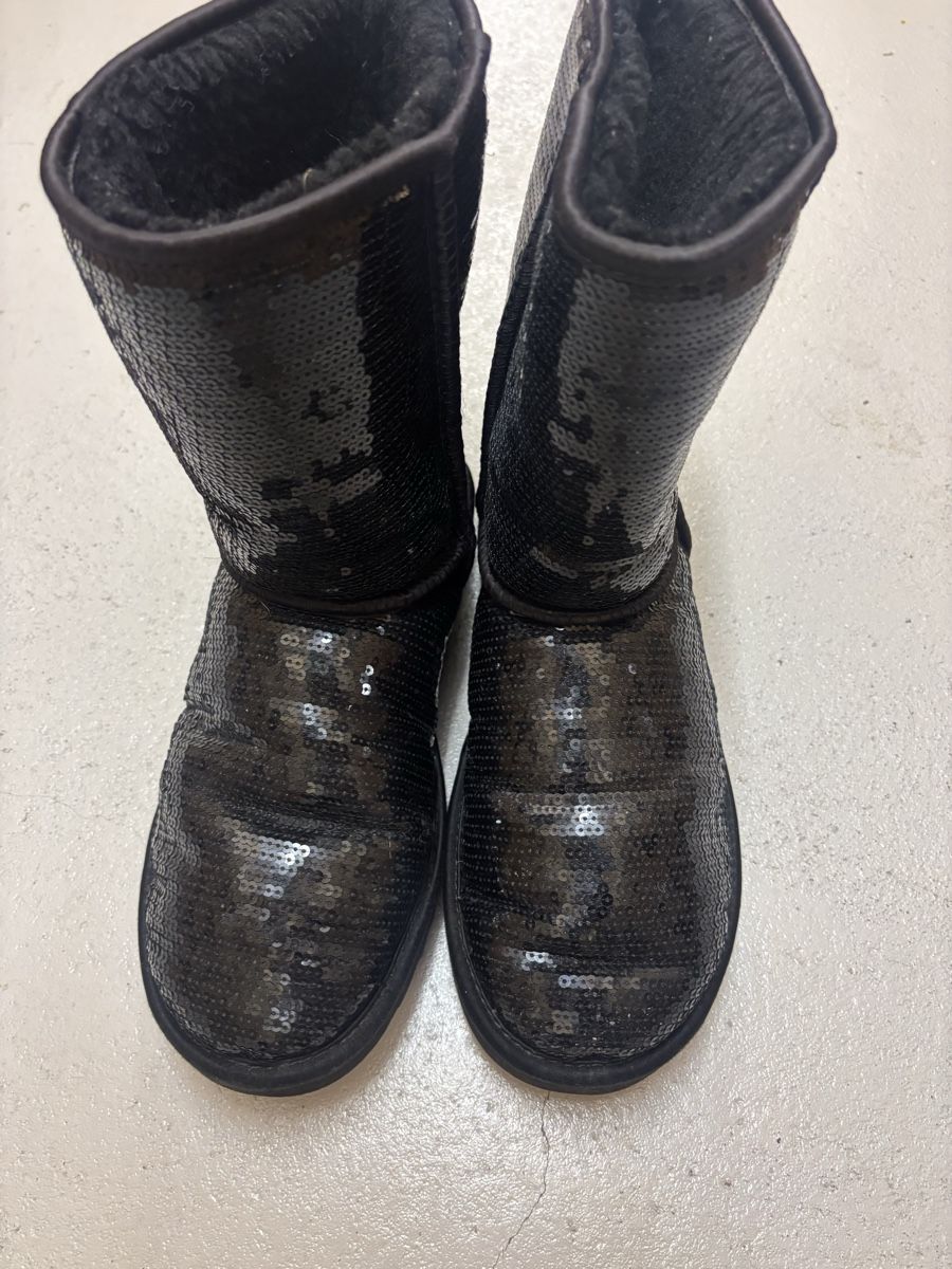 Ugg Scarpe da donna: UGG Boots gr.41 – Usato da Zug venduto da Biki72