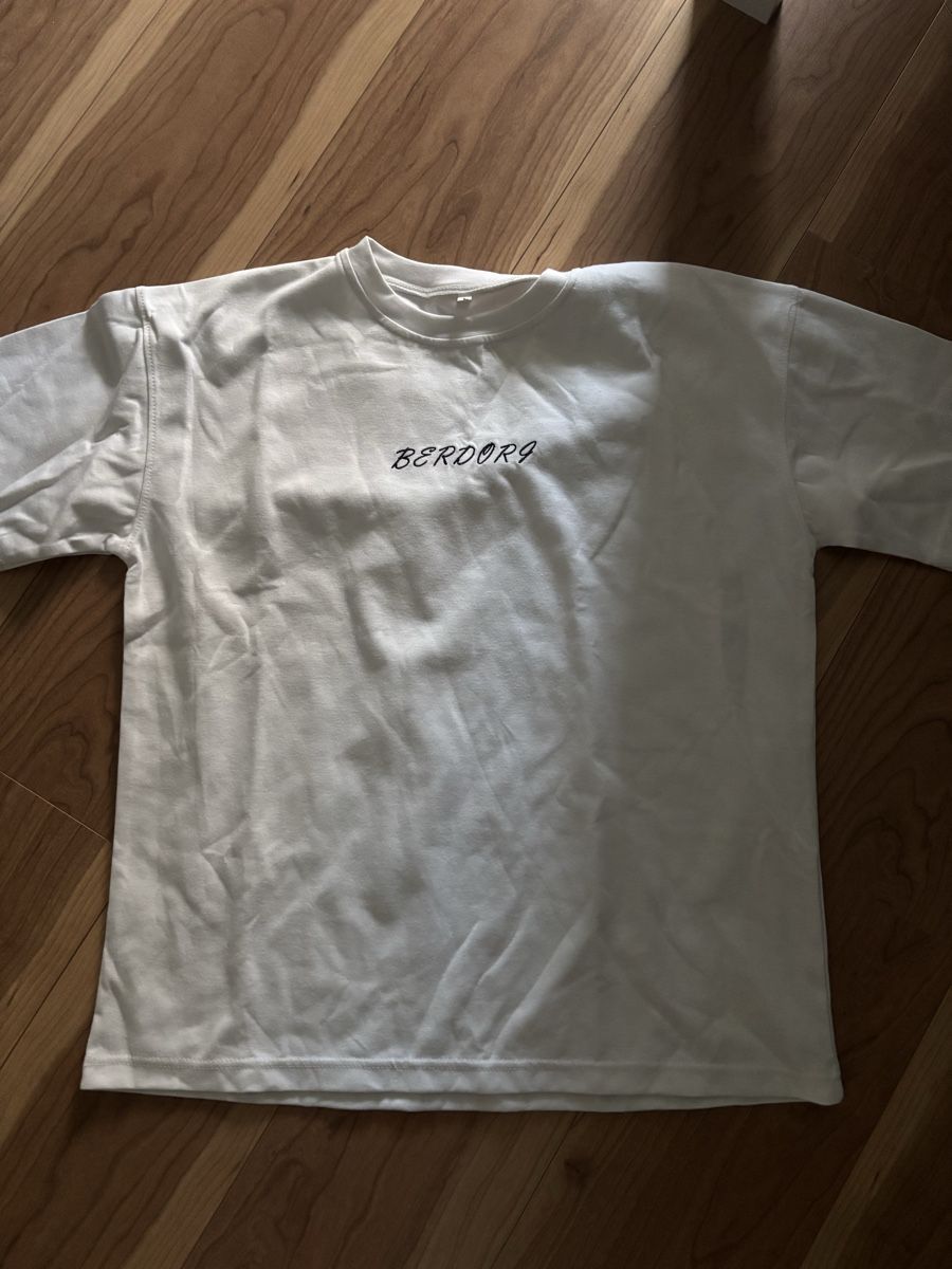 T-shirt: T-Shirt Berdori – Nuovo (secondo la descrizione) da Dübendorf venduto da dor_2yvd 1