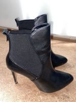 Schicke, schwarze Stiefeletten mit Absatz von Zara, Gr. 40