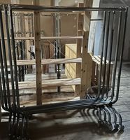 Verkaufe Industrie Kleiderständer & rollbar. Stück 80.-