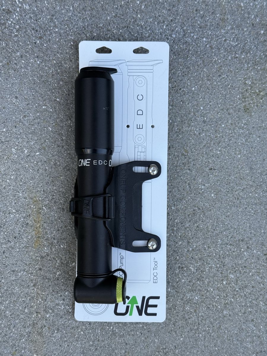 Pompe: OneUp Components Mini-Luftpumpe 70cc – Nuovo e nell'imballaggio originale da Zürich venduto da aralex1