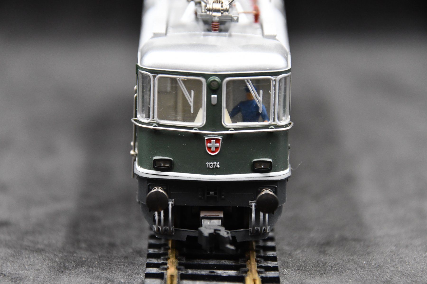 Fleischmann Modellini di ferrovie: Fleischmann E-Lok Re 4/4 II SBB, analog, Gleichstrom, H0 – Usato da Rapperswil SG venduto da Phantomas14 5
