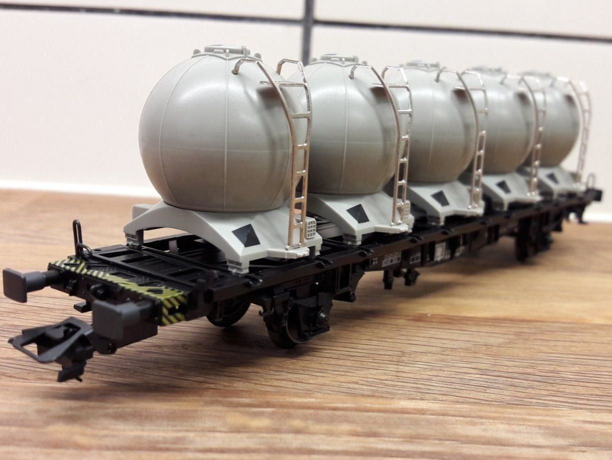 Märklin Modellini di ferrovie: Märklin HO : DB wagon plat avec 5 containers  "DB" – Usato da Buttes venduto da Cafe2005 3