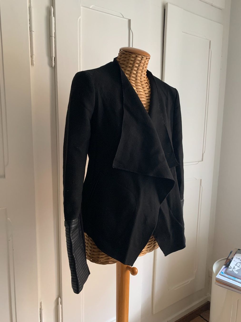Zara Jacken: ZARA - Blazer Jacke schwarz S – Gebraucht aus Zürich von Diazaio 1