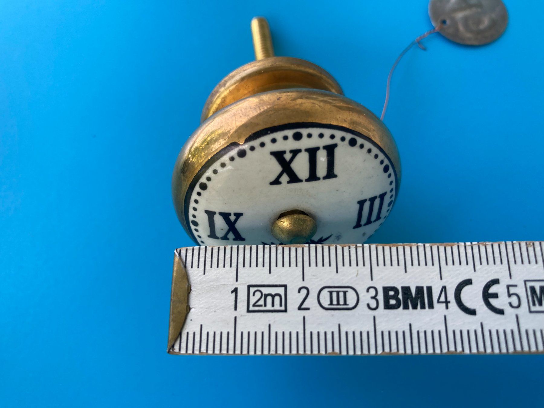 Ferramenta: MÖBELKNOPF  UHR   RÖMISCHE  ZAHLEN – Nuovo (secondo la descrizione) da Subingen venduto da Etageren 3
