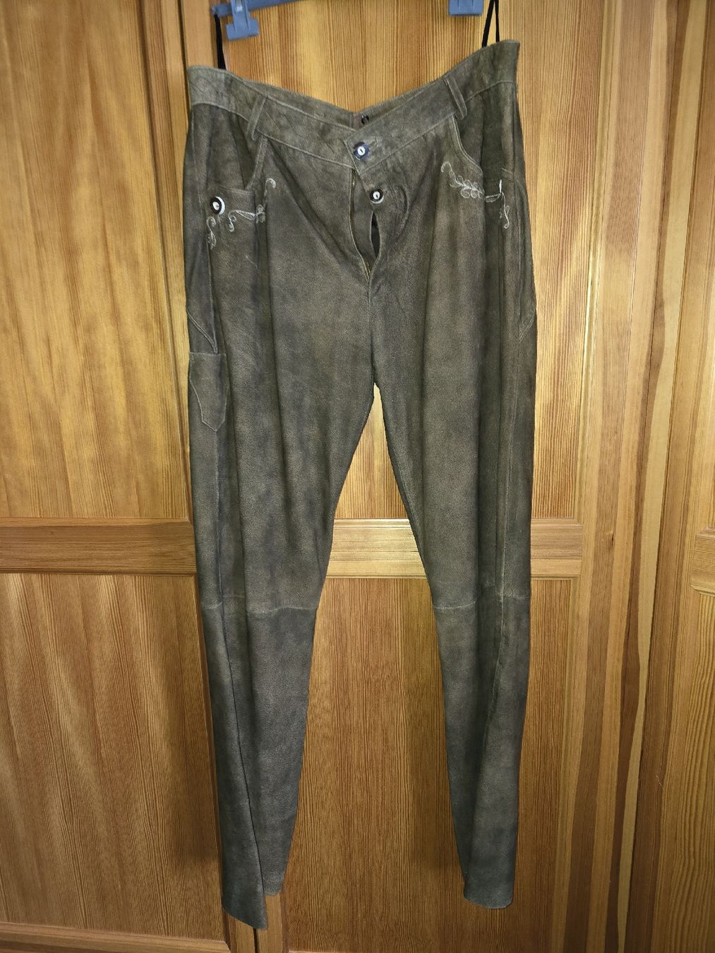 Pantaloni: Pantalone uomo vera pelle – Nuovo (secondo la descrizione) da calpiogna venduto da dadalter