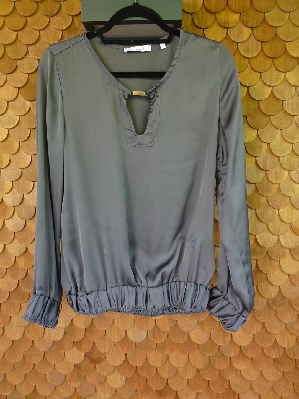 Emily van den Bergh Blusen: Graue Bluse Emily van den Bergh Gr. 36 - 2407123 – Gebraucht aus Küssnacht am Rigi von Good4Deckeli
