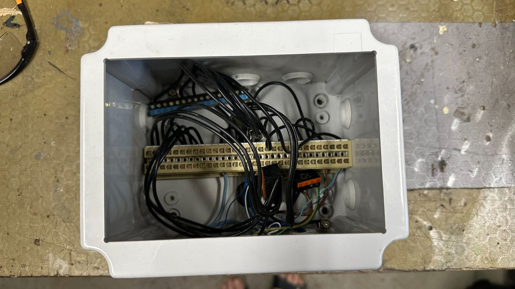 Componenti elettronici: Gehäuse zu Regelgerät – Usato da Uetikon am See venduto da Ritteren 1