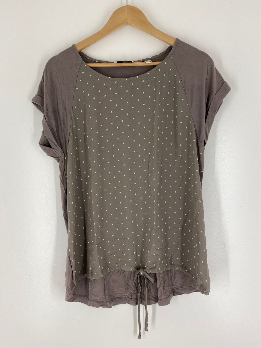 T-shirt: T-Shirt Essentials, Grösse 40/42 – Usato da Mülligen venduto da Chleeblatt1941