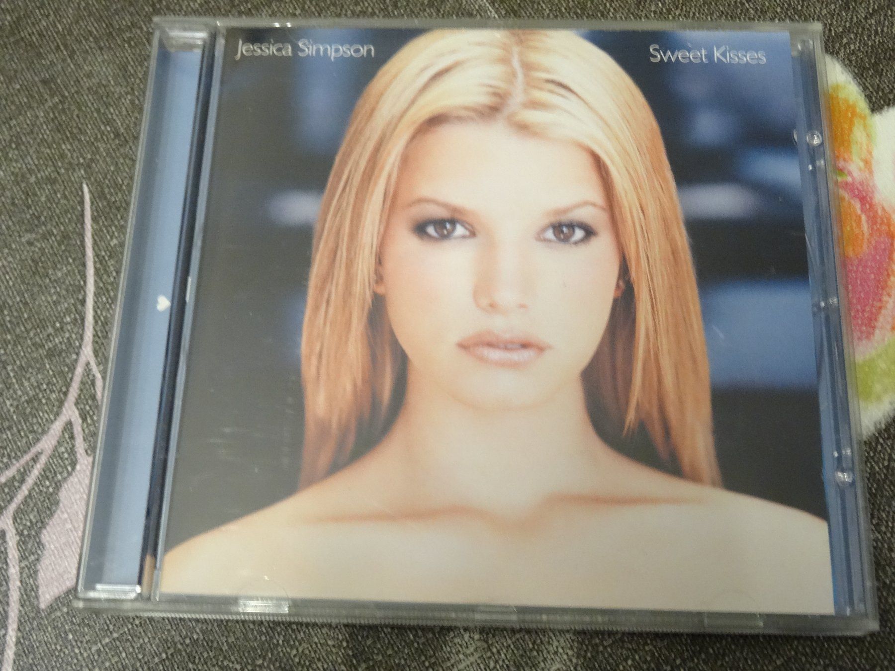 CDs: Jessica Simpson - Sweet Kisses CD – Gebraucht aus Olten von Disc-Ausverkauf