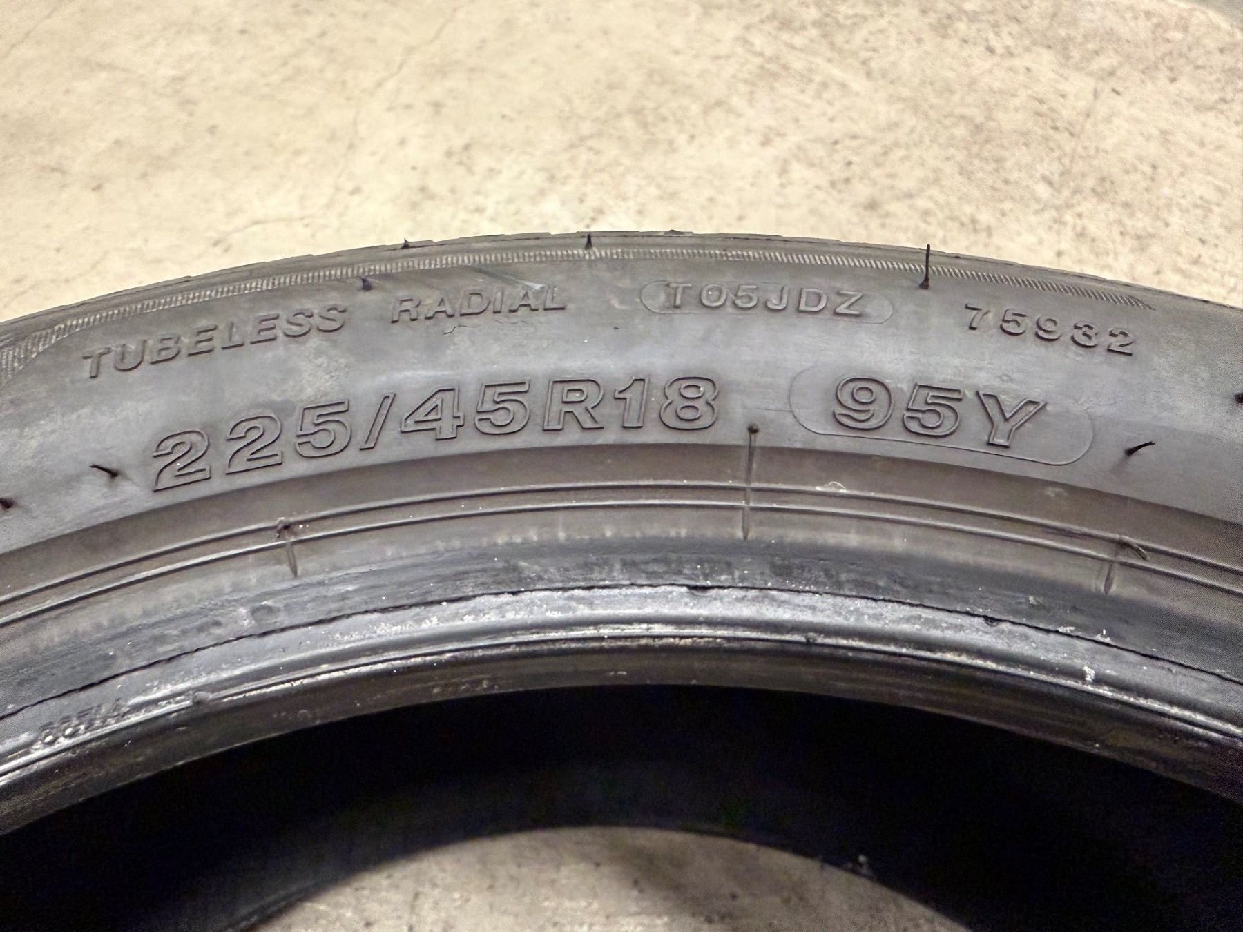Bridgestone Pneus & Kompletträder: Sommerpneus 18" / Bridgestone – Gebraucht aus Schönried von Bahnhofgarage-Haldi 3