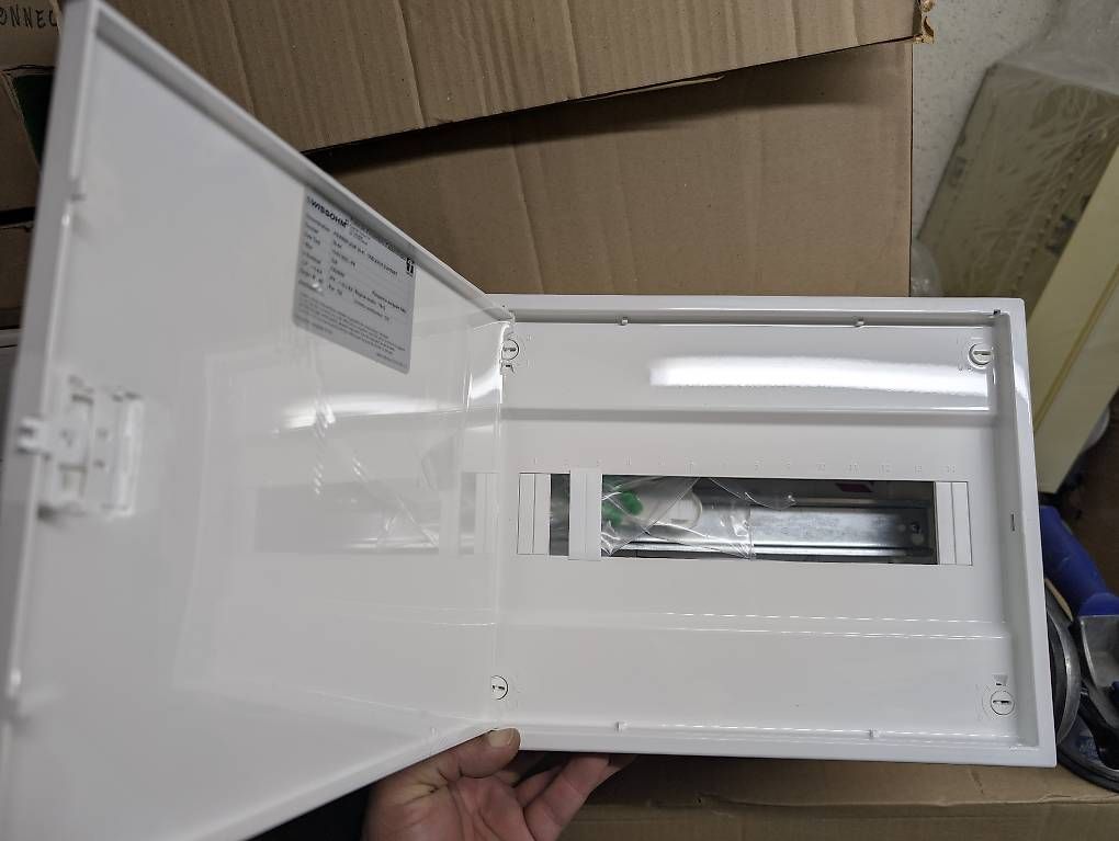 Alimentation électrique: Coffret électrique  – Neuf avec emballage d'origine à Sion par ers_qf7t 1