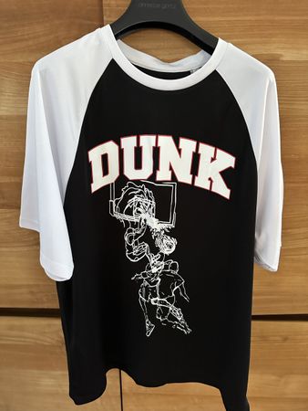 Cooles T-Shirt mit Dunk-Motiv, Grösse M, Top Zustand!