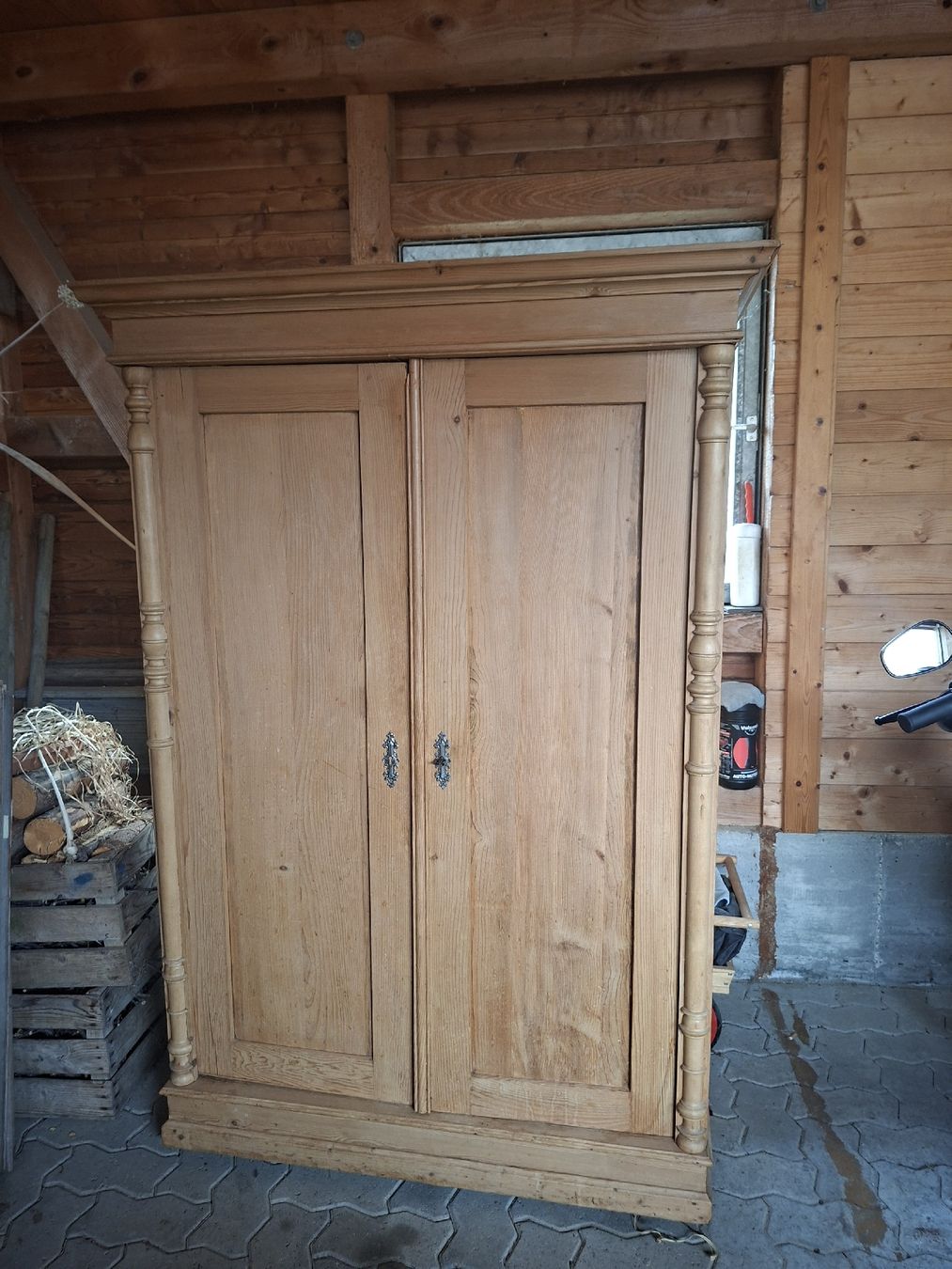 Armadi: antiker Holzschrank – Usato da Altishofen venduto da blo_89fv