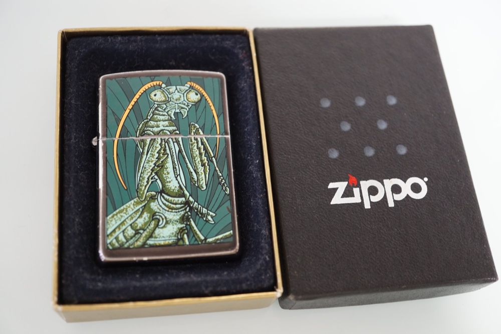 ZIPPO Feuerzeug BARRETT SMYTHE - Backyard Insects MANTIS (Gebraucht) in ...