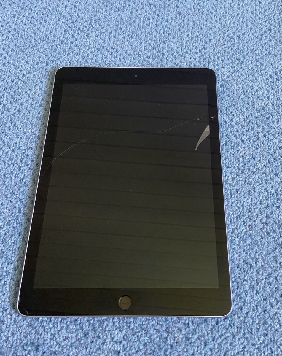 Apple Tablettes PC: Ipad 6, 128gb  – D'occasion à Jonschwil par WerderBremen1800