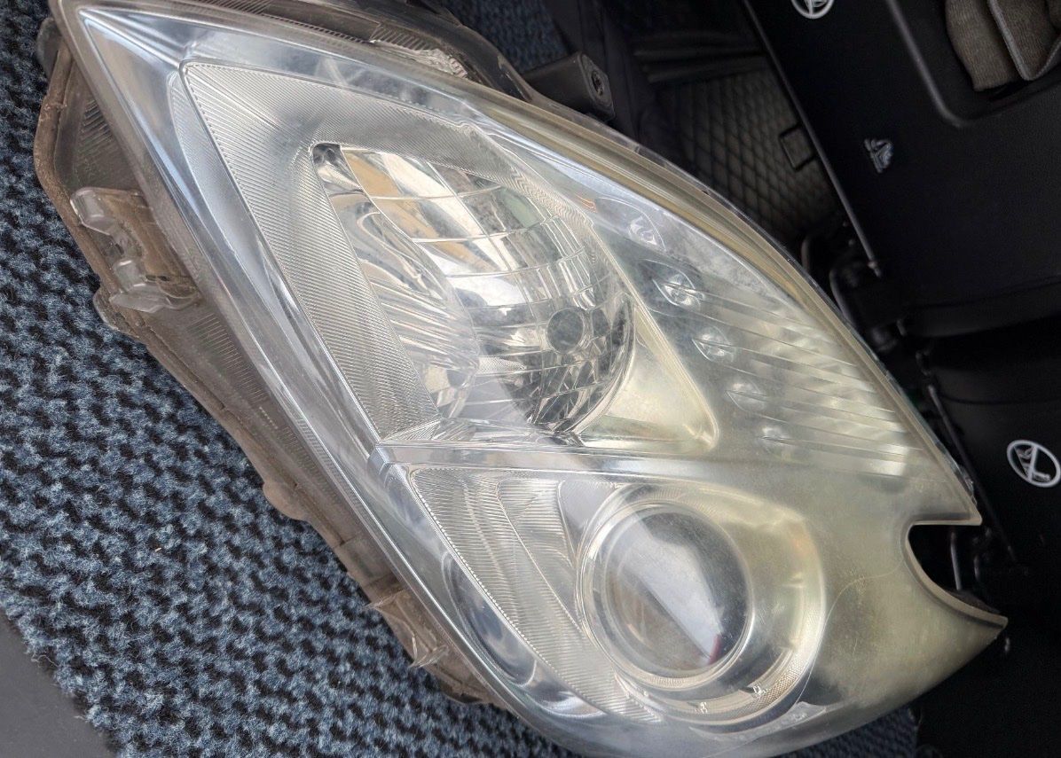 Fari: Toyota Prius – Usato da Luzern venduto da Waince786 1