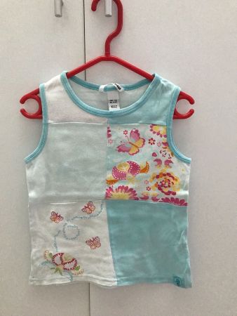 Tshirt blau mit Schmetterlingen Gr.116