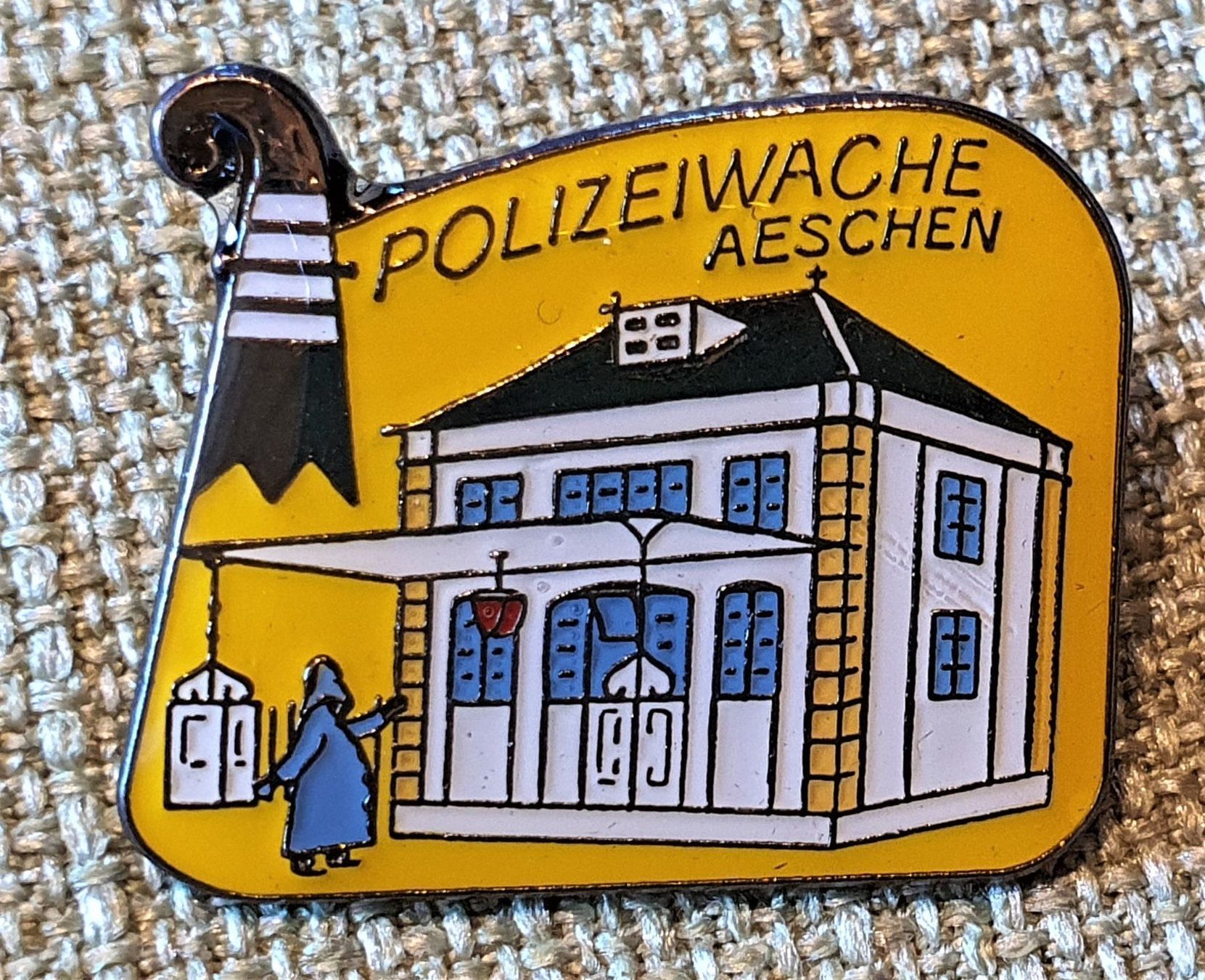 Placchette & Badge: L719 - Pin Basler Polizei Wache Aeschen / Aeschenplatz – Usato da Reinach BL venduto da Boston-Verkauf