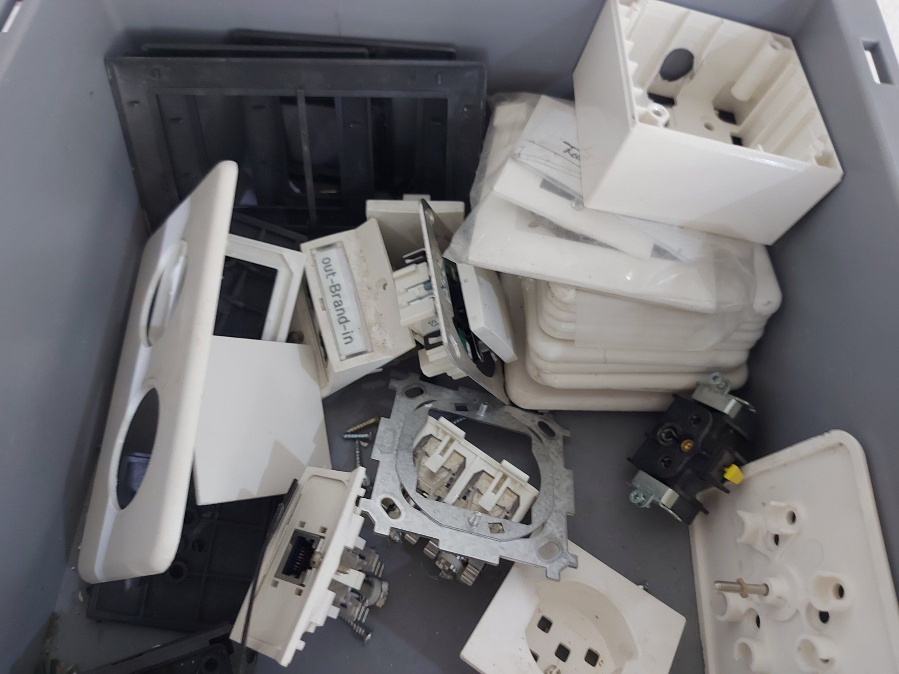 ABB Spine: Lichtschalter und Steckdosen  (17) – Usato da Rheinau venduto da profitronic.shop 6