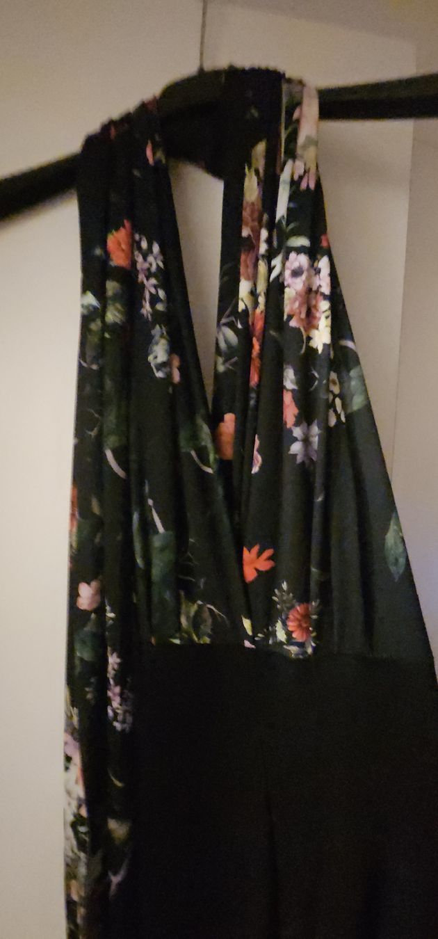 Tute: Schwarzer Jumpsuit/Overall mit Blumenmuster - Grösse onesize – Nuovo (secondo la descrizione) da Horgen venduto da ste_sy7h 3
