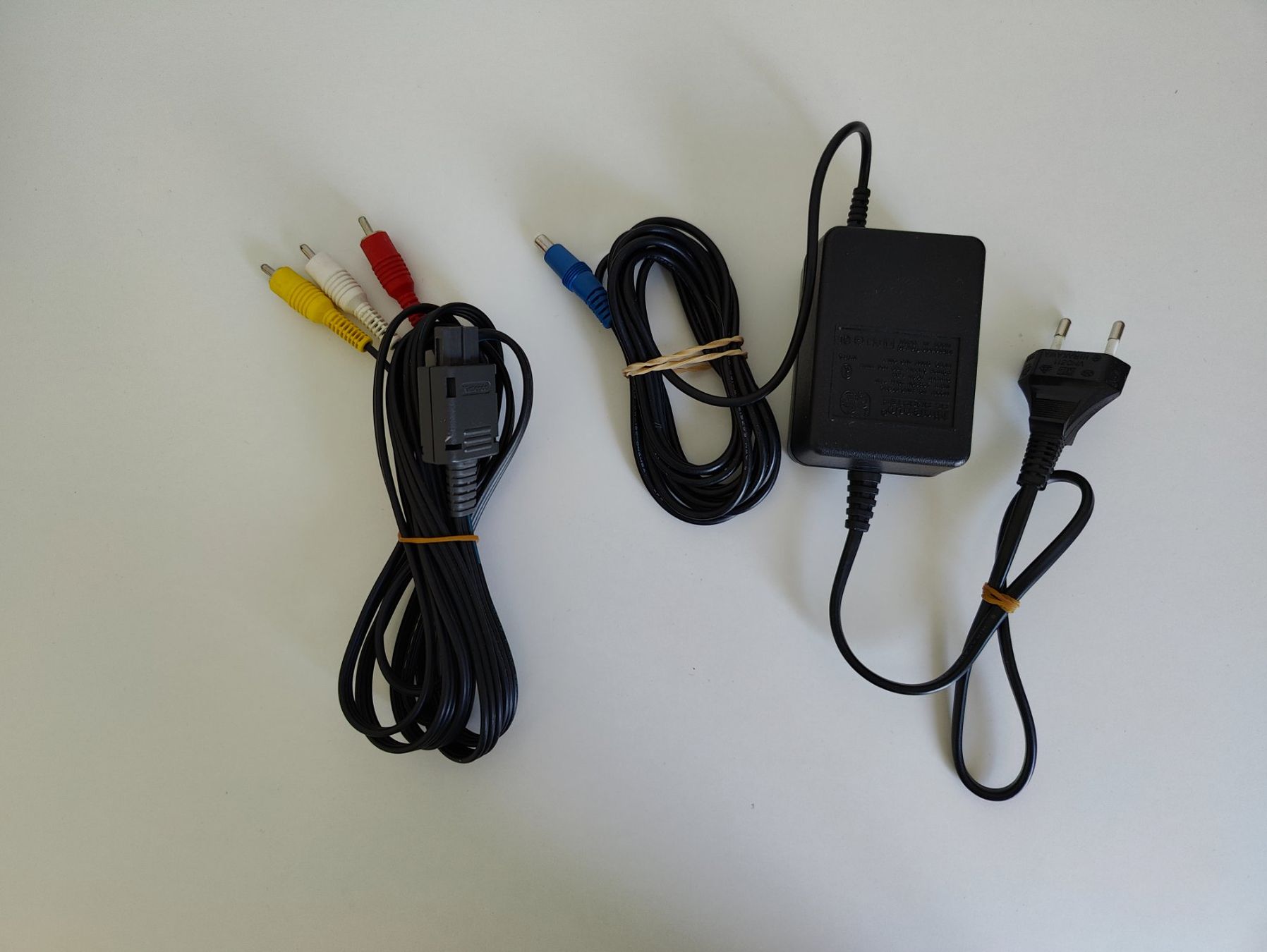 Nintendo Consoles: Super Nintendo SNES inkl. drei Controller und Kabel – D'occasion à Dintikon par Nightcom 8