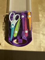 Bastelset mit Dekorscheren – 5-teilig im violetten Koffer