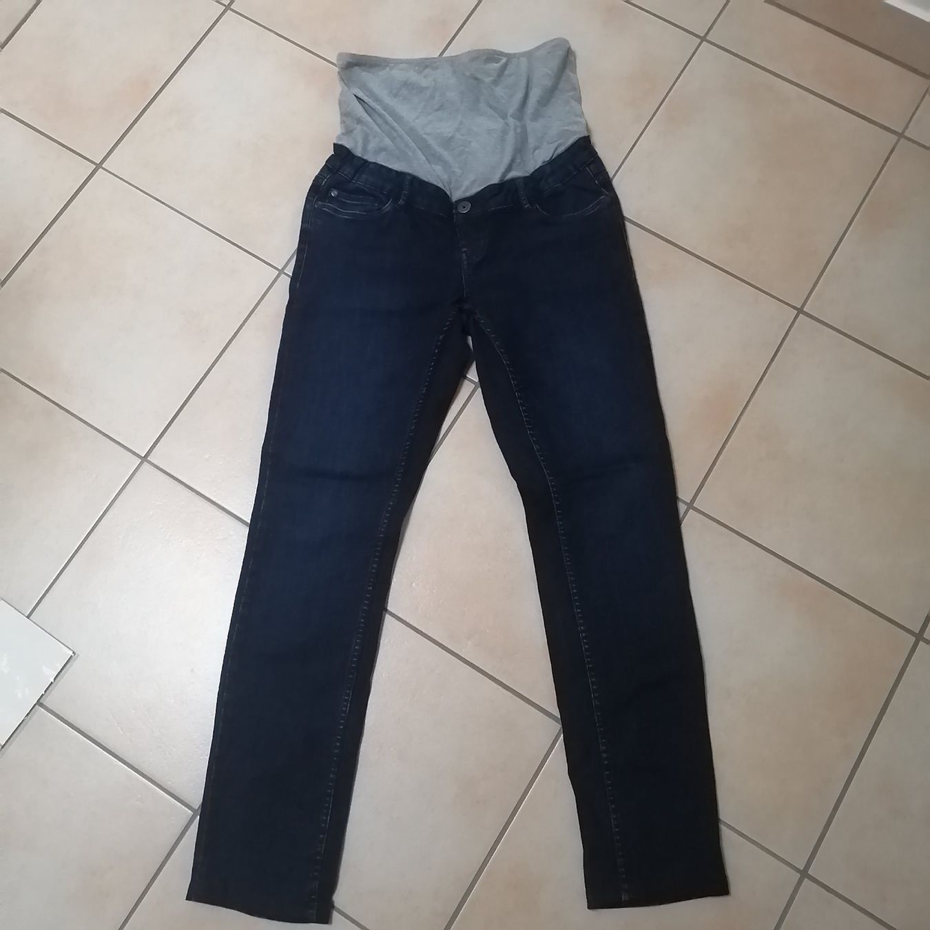 Jeans: Umstandsjeans Gr. 40 – Usato da Henau venduto da AXAA