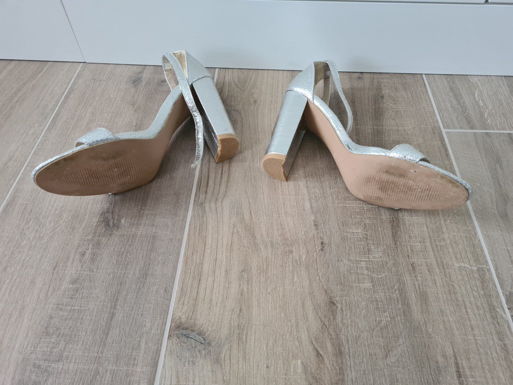 Scarpe da donna: Damenschuhe Pumps silber Grösse 40 – Usato da Birmensdorf ZH venduto da arcticmonkey91 1