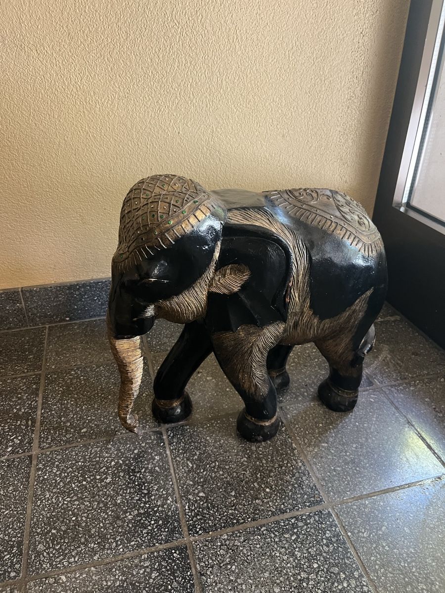 Tutte le decorazioni: DEKO Elefant  – Usato da Basel venduto da Samsam9 2