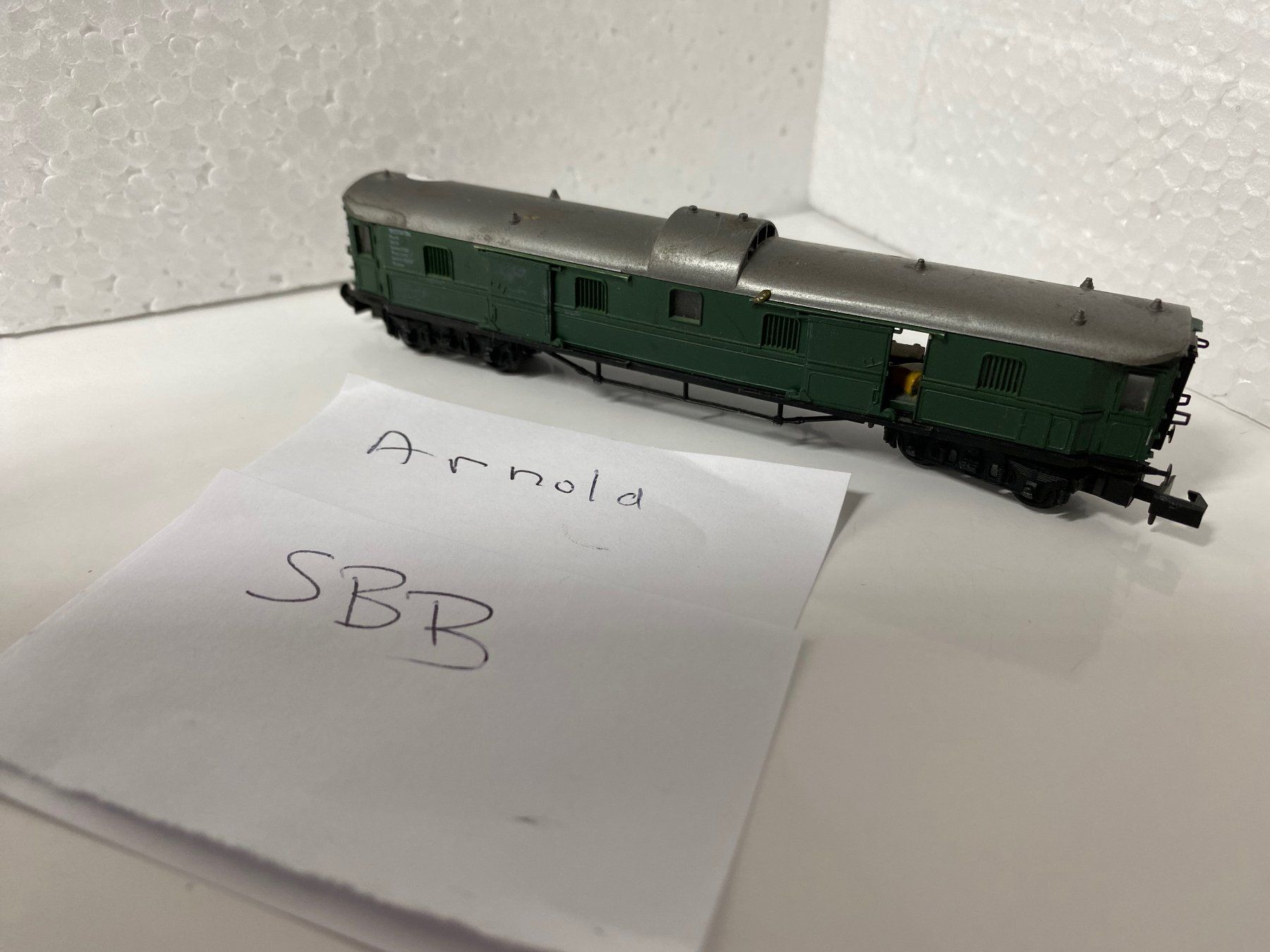 Arnold Modellini di ferrovie: SBB Waggon Spur N Arnold Kratzer Dach 24 – Difettoso da Kerzers venduto da tisyayasuBE 2
