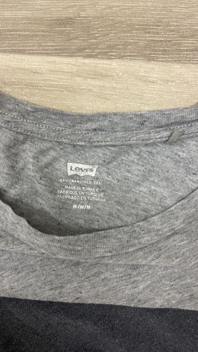Levi's T-shirt: Levi's T-Shirt, Grau, Grösse M – Usato da Schliern b. Köniz venduto da Lorena.h 1