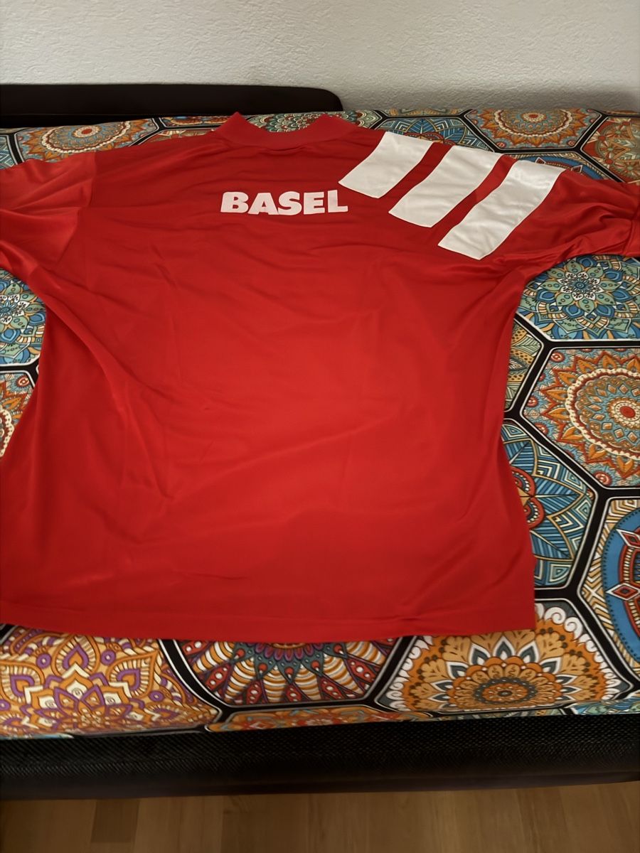 FC Basel Canottiere & Pantaloni: Fan Dress FC Basel  – Usato da Matzendorf venduto da scbern08 1