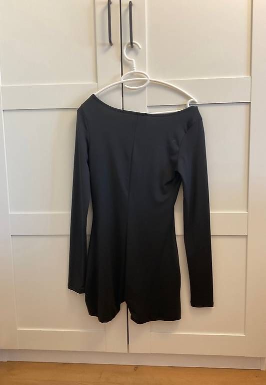Jumpsuits: Schwarzer Jumpsuit mit langen Ärmeln  Grösse XS – Gebraucht aus Wettingen von monikazefi 1