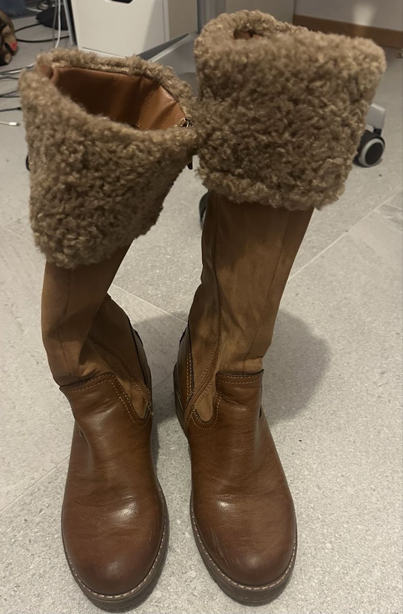 Damenschuhe: Winterstiefel "Refresh", Grösse 38, – Gebraucht aus Fahrwangen von lya_n6l6
